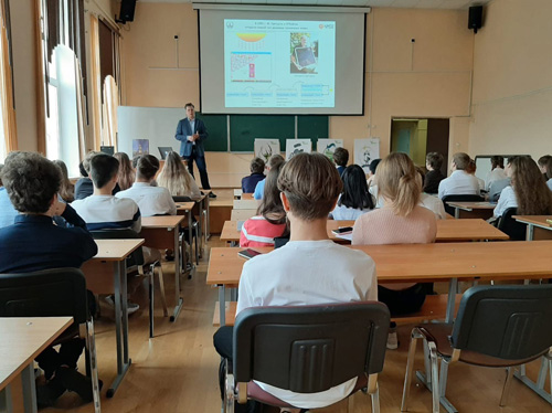 Учащиеся Бауманской инженерной школы №1580 на лекции А.Б. Тарасова